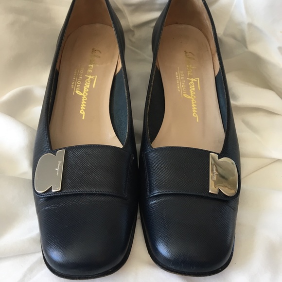 Salvatore Ferragamo blue leather pumps - Picture 2 of 8